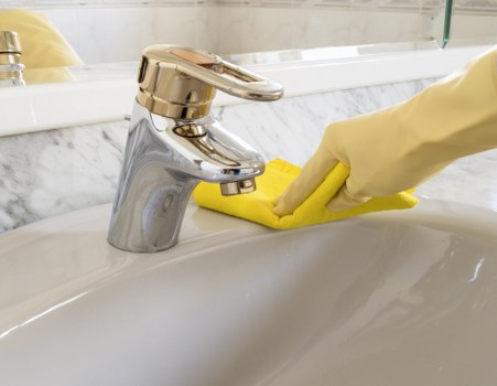 Bathroom deep clean for move out cleaning in